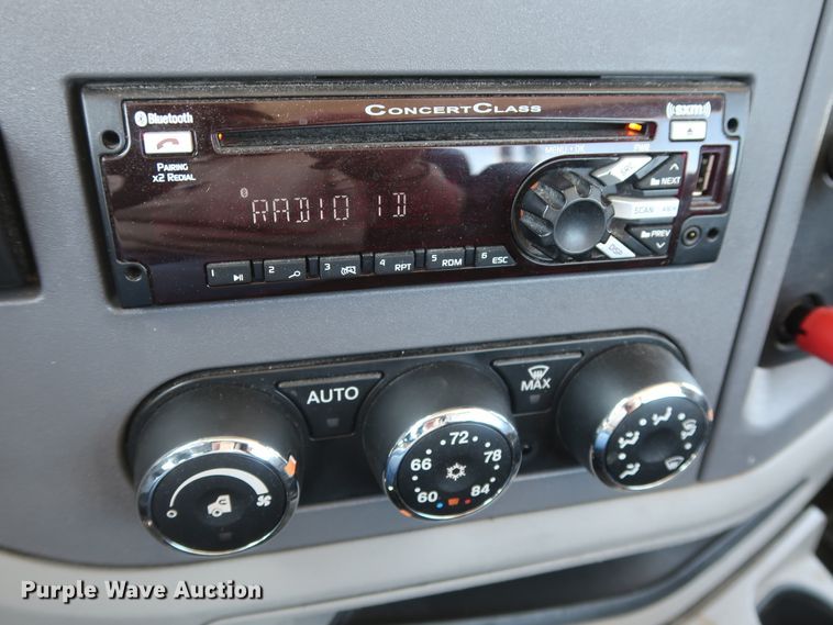 image for item HA9126 2017 Peterbilt 579  semi truck