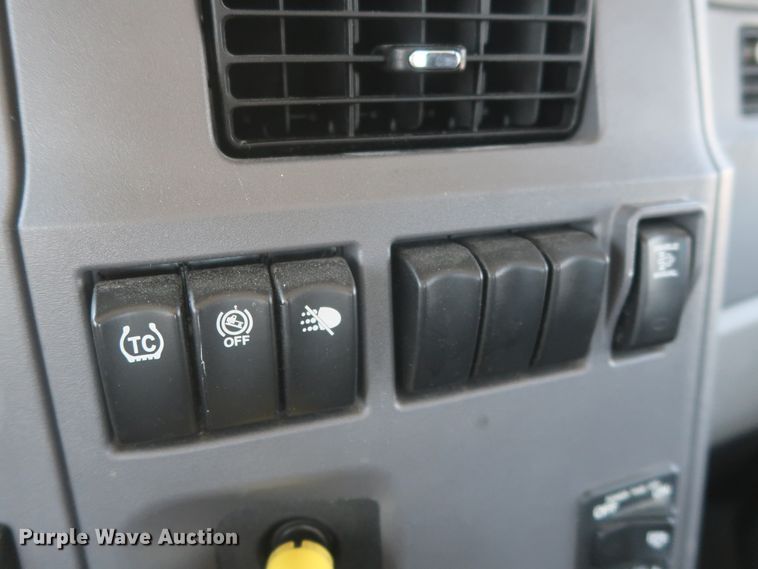 image for item HA9126 2017 Peterbilt 579  semi truck