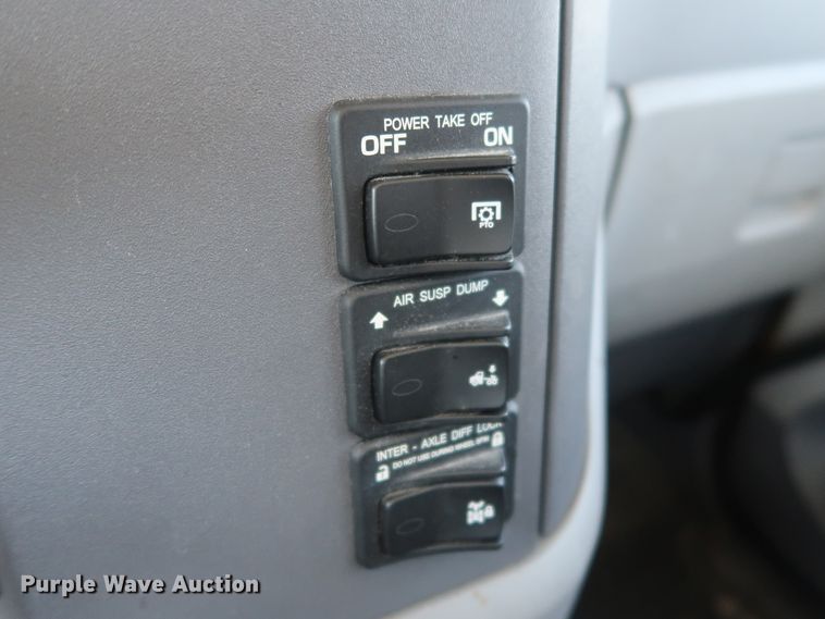 image for item HA9126 2017 Peterbilt 579  semi truck