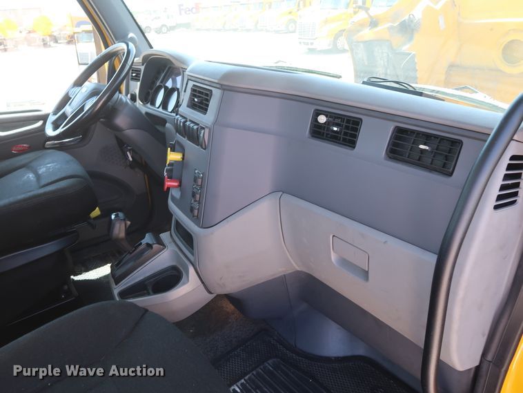 image for item HA9126 2017 Peterbilt 579  semi truck