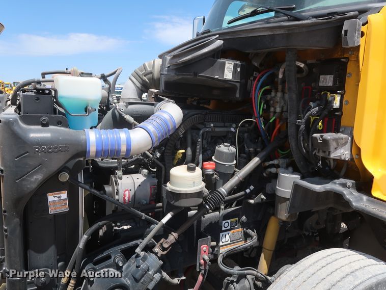 image for item HA9126 2017 Peterbilt 579  semi truck