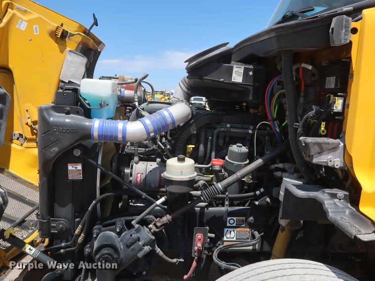 image for item HA9126 2017 Peterbilt 579  semi truck