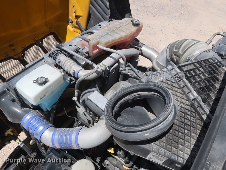 image for item HA9126 2017 Peterbilt 579  semi truck