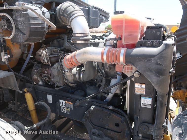 image for item HA9126 2017 Peterbilt 579  semi truck