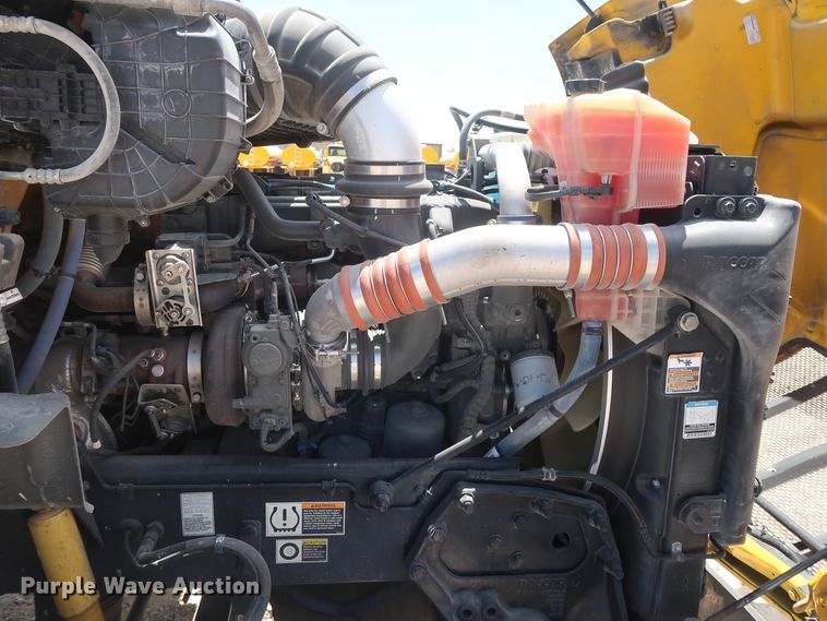 image for item HA9126 2017 Peterbilt 579  semi truck