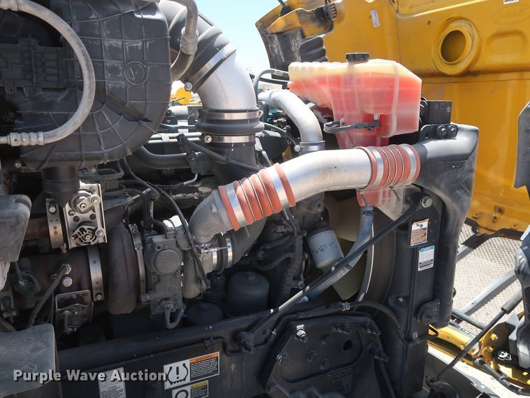 image for item HA9126 2017 Peterbilt 579  semi truck