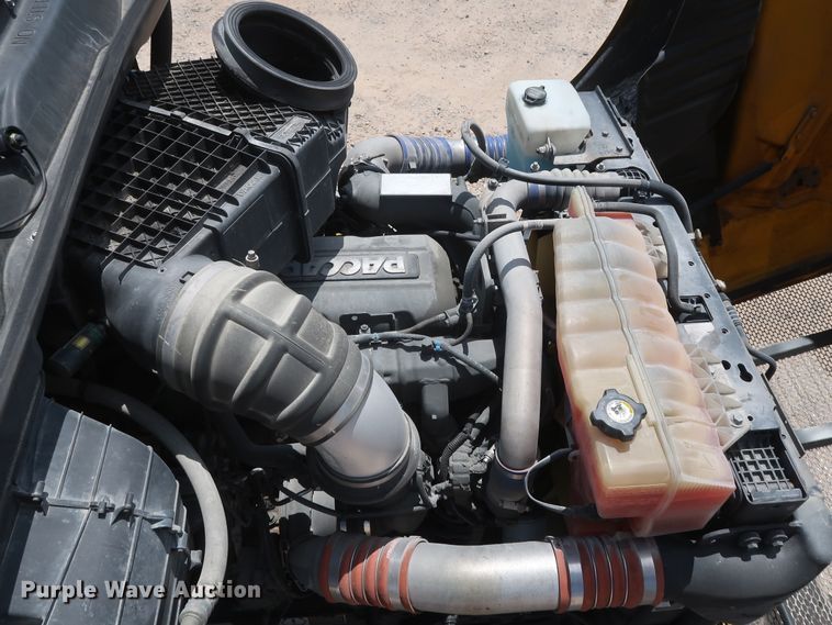 image for item HA9126 2017 Peterbilt 579  semi truck