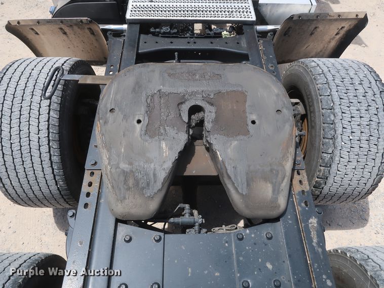 image for item HA9126 2017 Peterbilt 579  semi truck