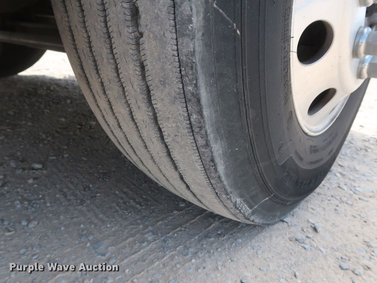 image for item HA9126 2017 Peterbilt 579  semi truck