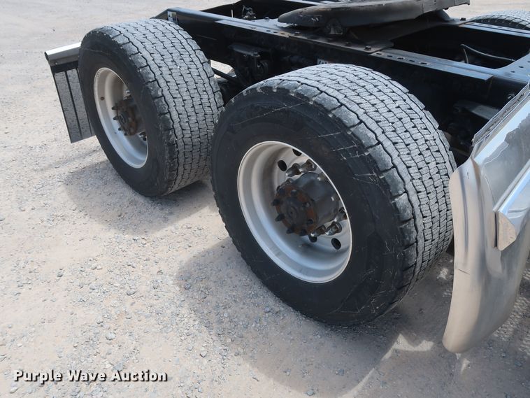 image for item HA9126 2017 Peterbilt 579  semi truck