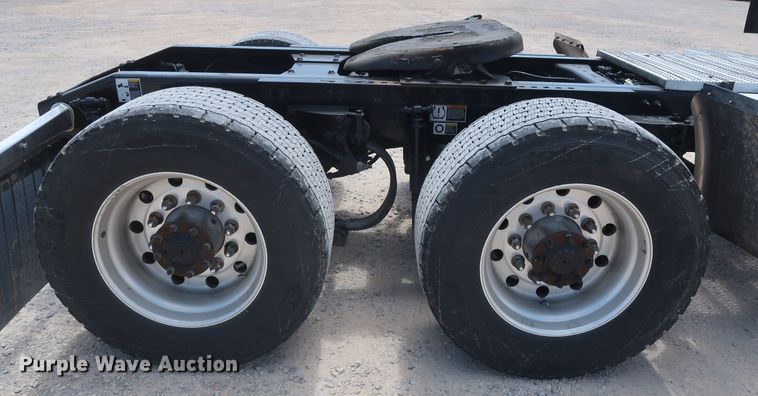 image for item HA9126 2017 Peterbilt 579  semi truck