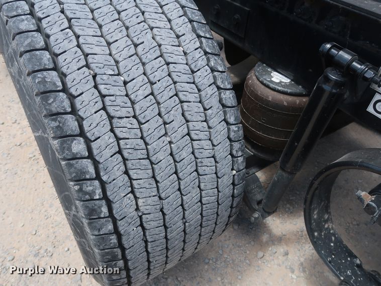 image for item HA9126 2017 Peterbilt 579  semi truck