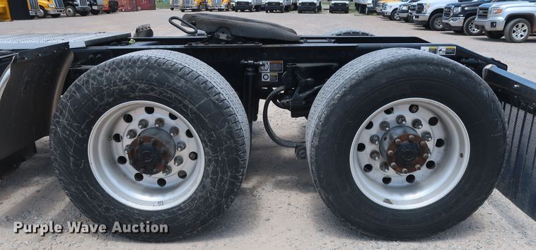 image for item HA9126 2017 Peterbilt 579  semi truck