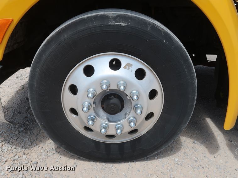 image for item HA9126 2017 Peterbilt 579  semi truck