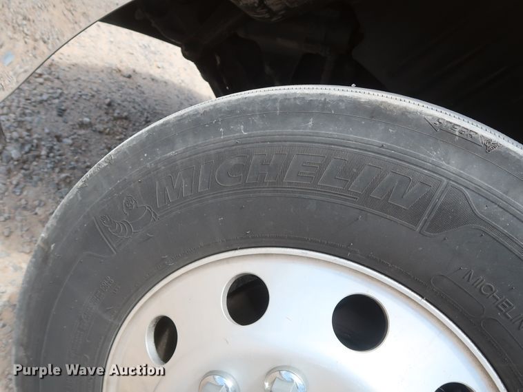 image for item HA9126 2017 Peterbilt 579  semi truck