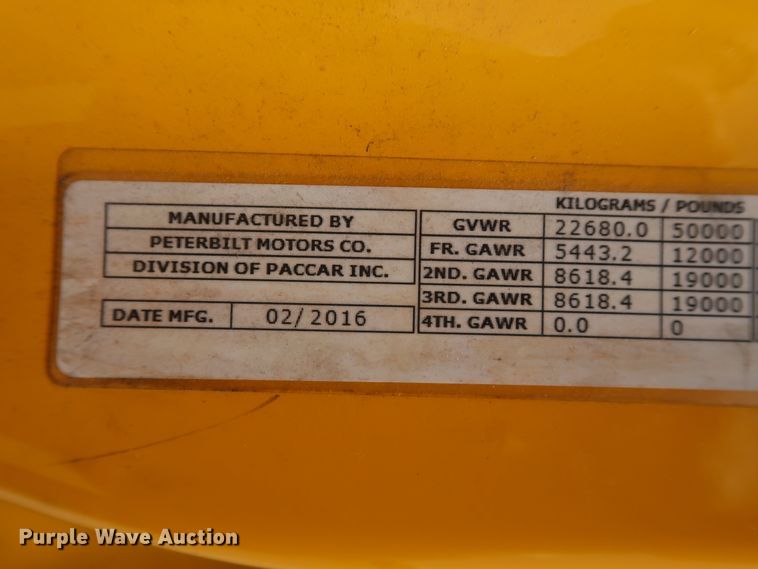 image for item HA9126 2017 Peterbilt 579  semi truck