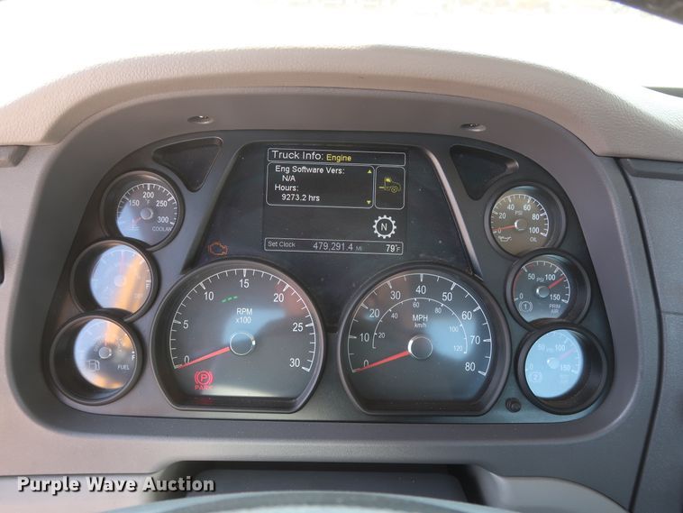 image for item HA9127 2017 Peterbilt 579  semi truck