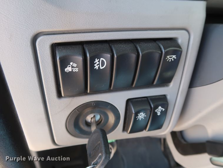 image for item HA9127 2017 Peterbilt 579  semi truck