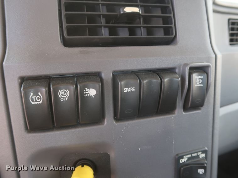 image for item HA9127 2017 Peterbilt 579  semi truck