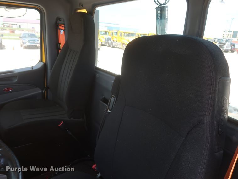 image for item HA9127 2017 Peterbilt 579  semi truck