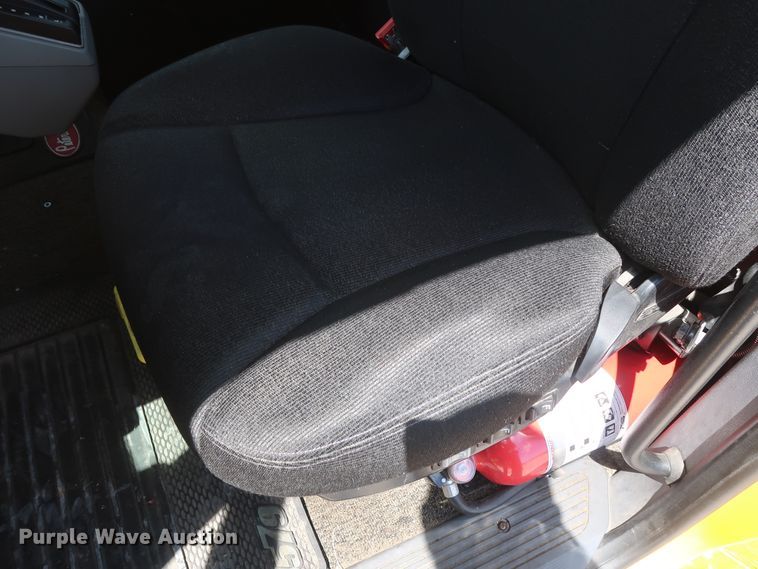 image for item HA9127 2017 Peterbilt 579  semi truck