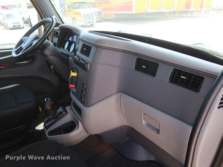 image for item HA9127 2017 Peterbilt 579  semi truck