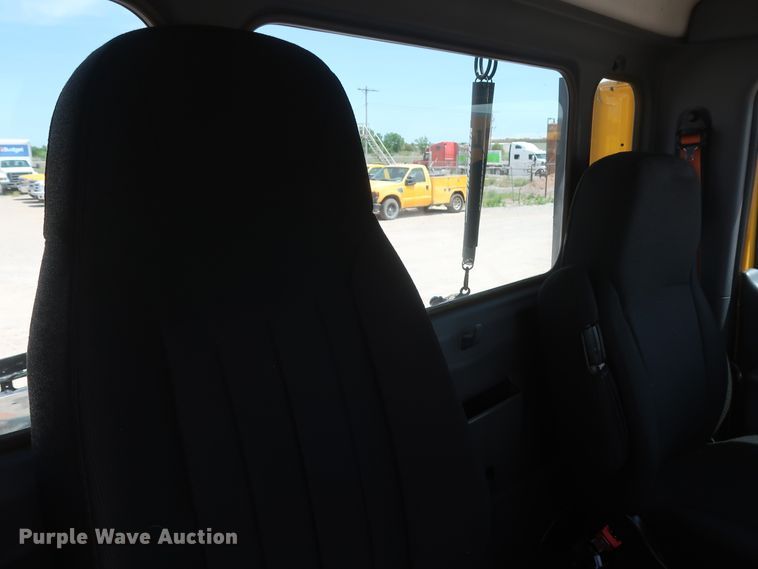 image for item HA9127 2017 Peterbilt 579  semi truck