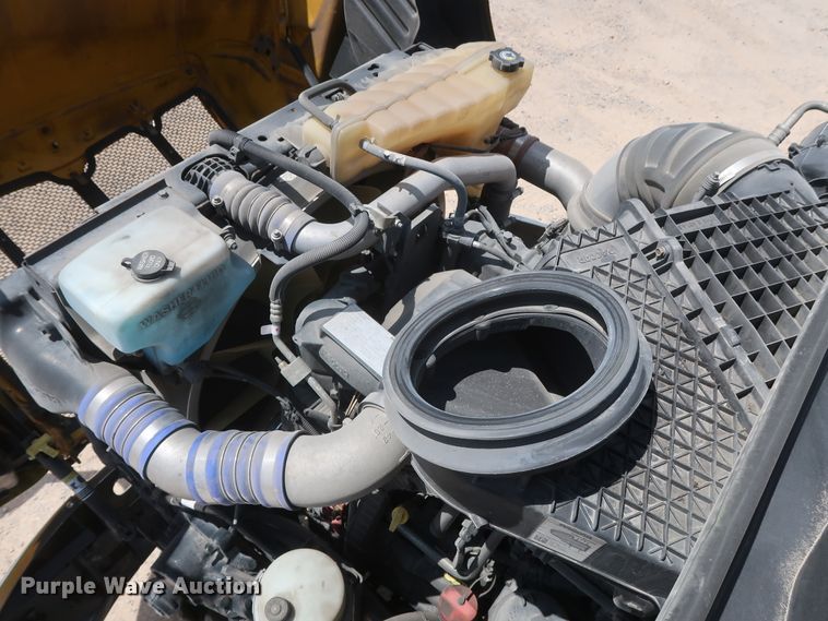 image for item HA9127 2017 Peterbilt 579  semi truck