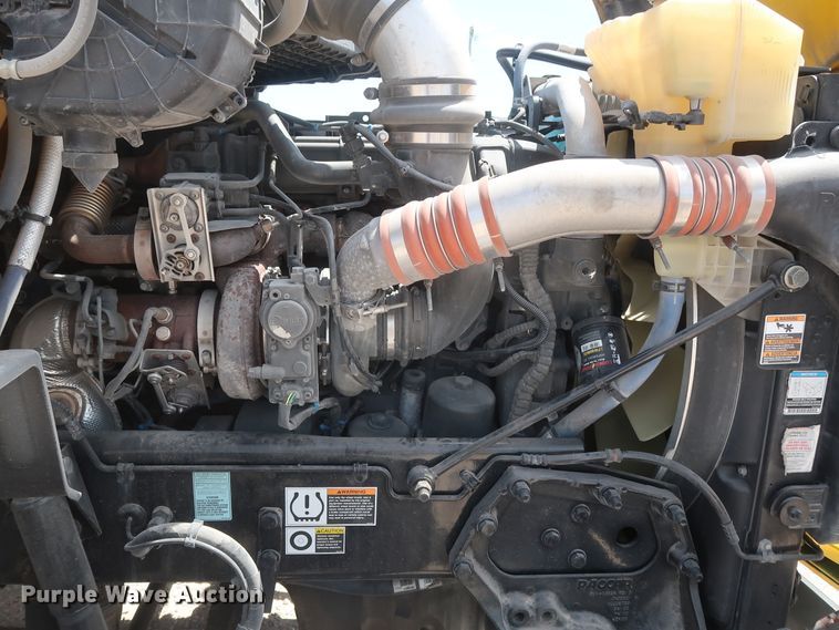 image for item HA9127 2017 Peterbilt 579  semi truck