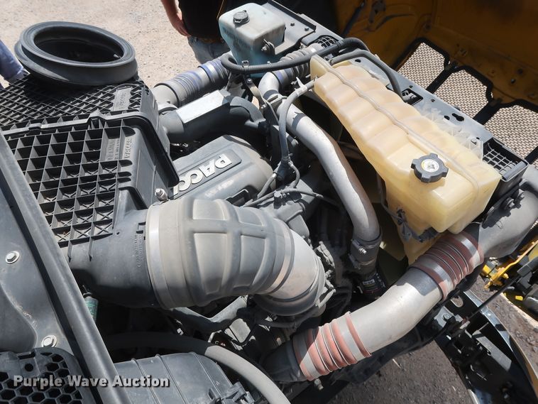 image for item HA9127 2017 Peterbilt 579  semi truck