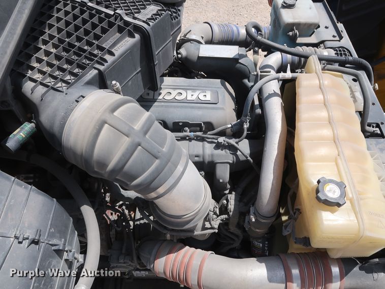 image for item HA9127 2017 Peterbilt 579  semi truck