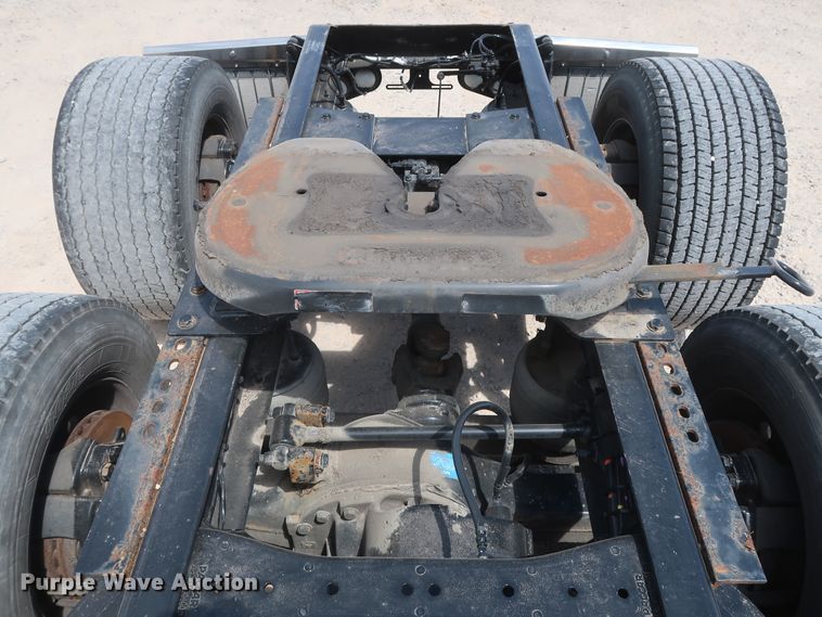 image for item HA9127 2017 Peterbilt 579  semi truck