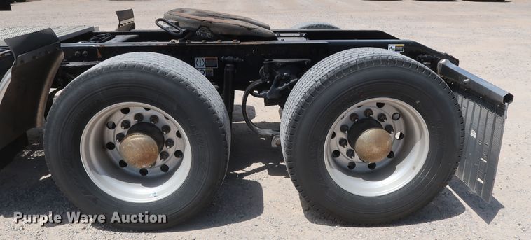 image for item HA9127 2017 Peterbilt 579  semi truck