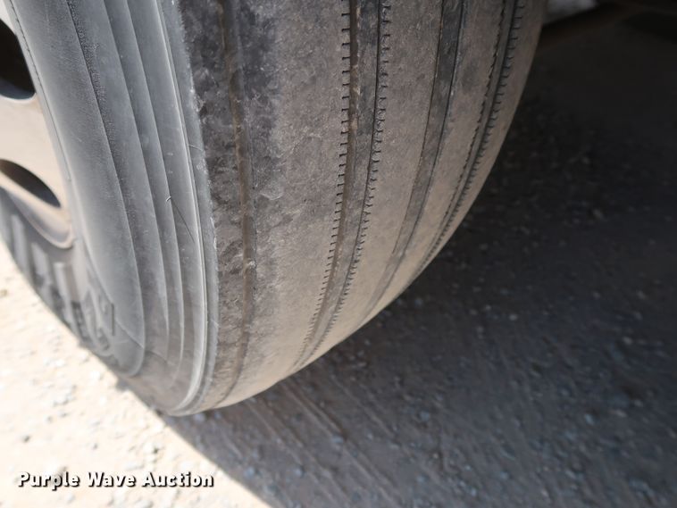 image for item HA9127 2017 Peterbilt 579  semi truck