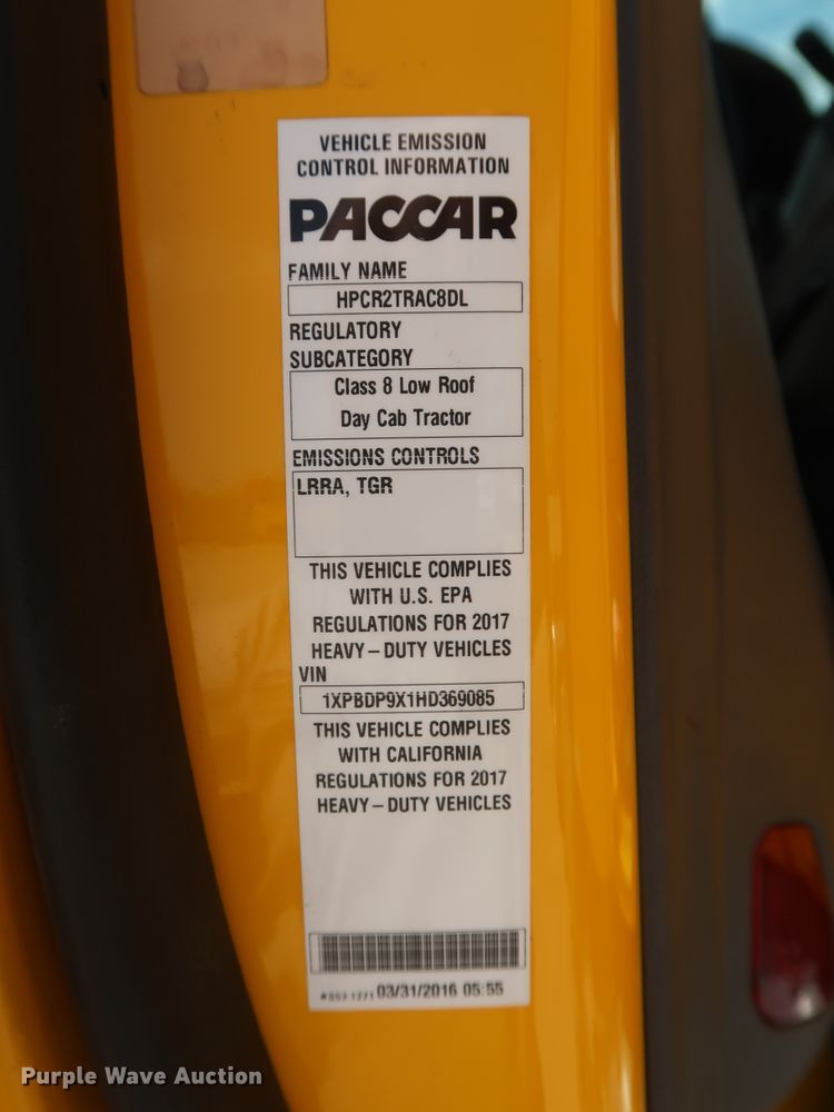 image for item HA9127 2017 Peterbilt 579  semi truck