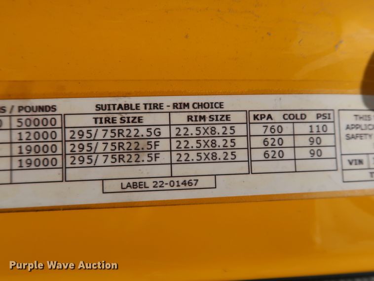 image for item HA9127 2017 Peterbilt 579  semi truck