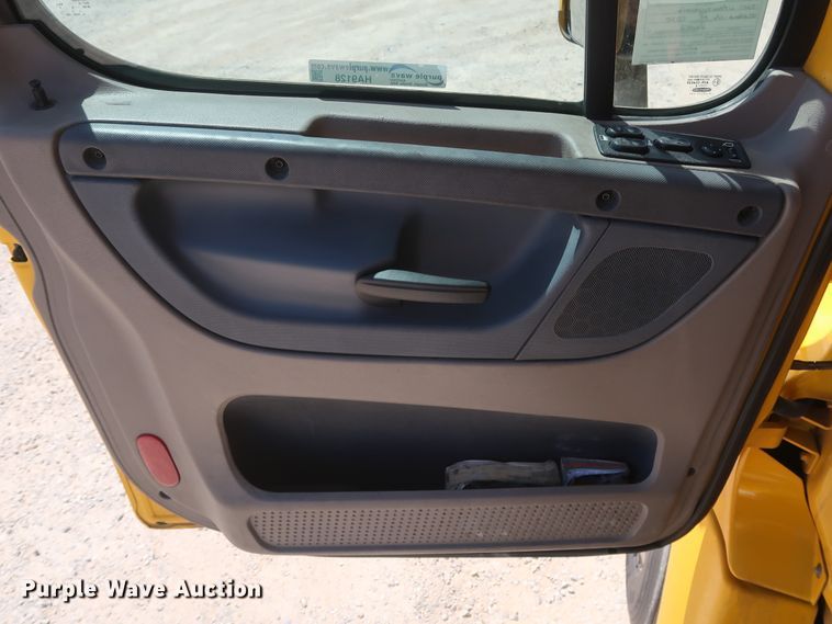 image for item HA9128 2017 Freightliner Cascadia 125  semi truck