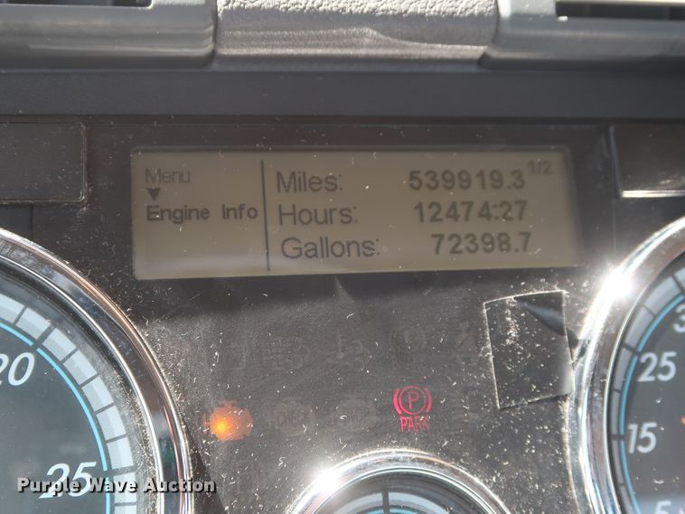 image for item HA9128 2017 Freightliner Cascadia 125  semi truck