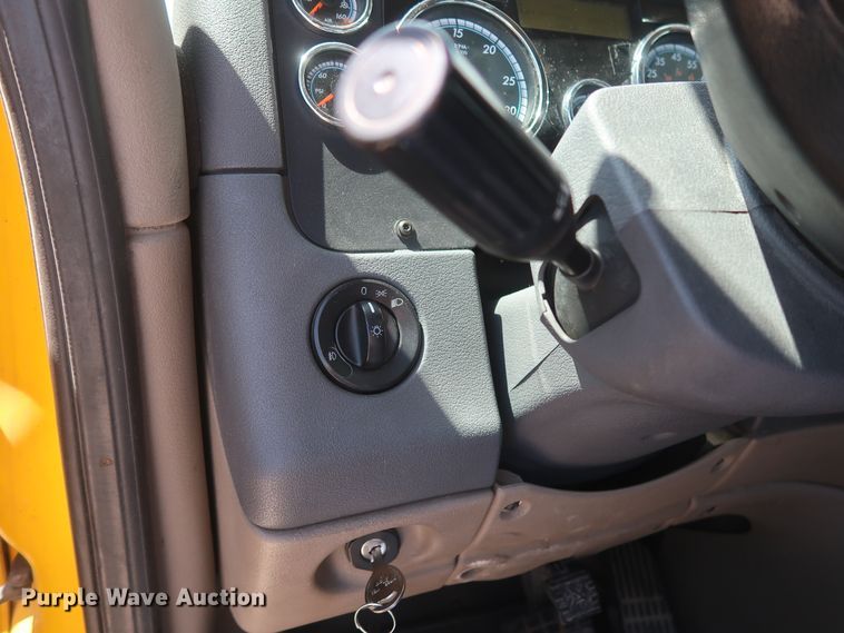 image for item HA9128 2017 Freightliner Cascadia 125  semi truck