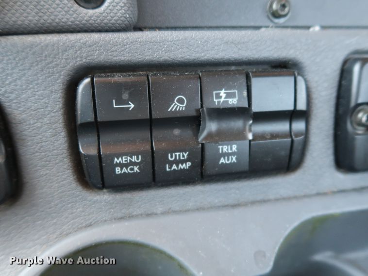 image for item HA9128 2017 Freightliner Cascadia 125  semi truck