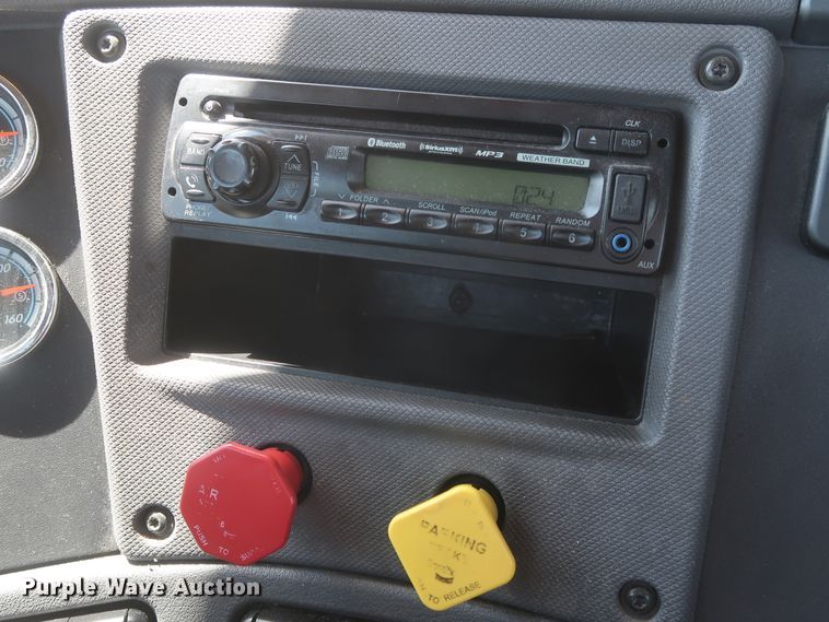 image for item HA9128 2017 Freightliner Cascadia 125  semi truck