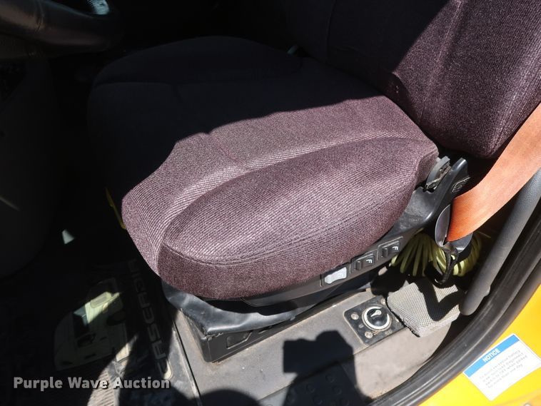 image for item HA9128 2017 Freightliner Cascadia 125  semi truck