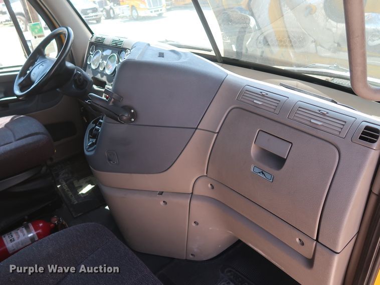 image for item HA9128 2017 Freightliner Cascadia 125  semi truck