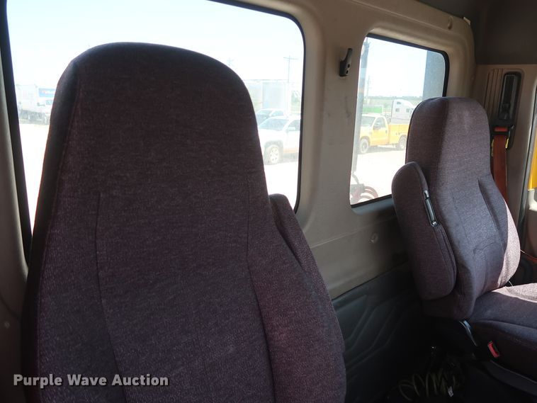 image for item HA9128 2017 Freightliner Cascadia 125  semi truck