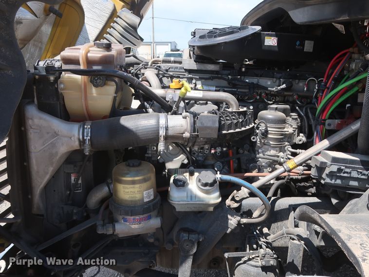 image for item HA9128 2017 Freightliner Cascadia 125  semi truck