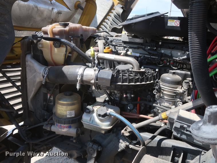 image for item HA9128 2017 Freightliner Cascadia 125  semi truck