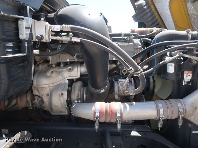 image for item HA9128 2017 Freightliner Cascadia 125  semi truck