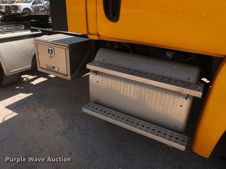 image for item HA9128 2017 Freightliner Cascadia 125  semi truck