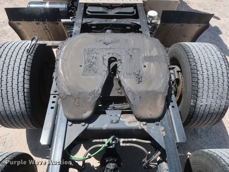 image for item HA9128 2017 Freightliner Cascadia 125  semi truck