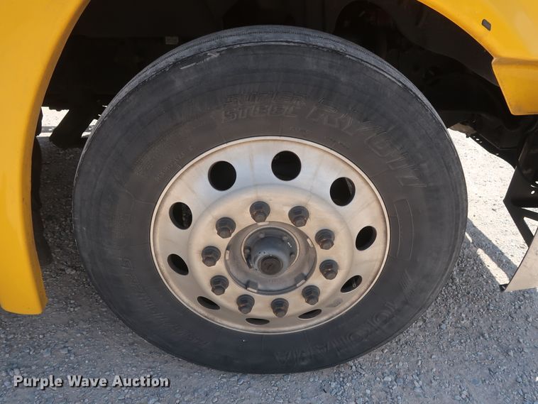 image for item HA9128 2017 Freightliner Cascadia 125  semi truck